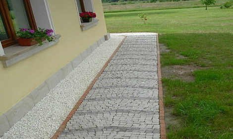 Красивая отмостка - украшение дома